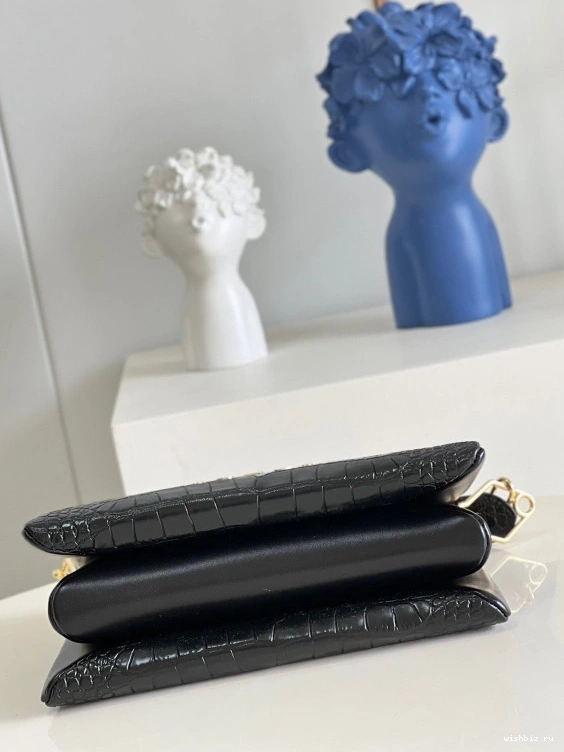 WIS COUSSIN LOUIS PM VUITTON 0104